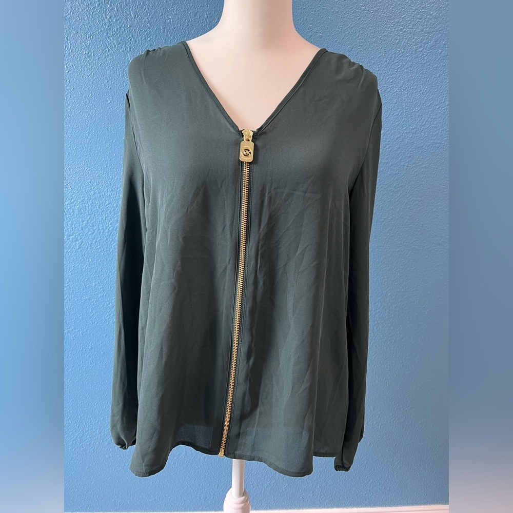 MICHAEL Michael Kors Green 
Women's Logo Dog Tag Shirt Size Medium